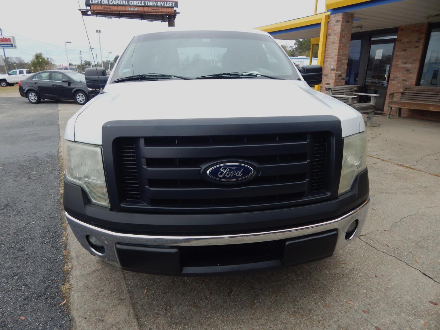 2012 White /Gray Ford F-150 (1FTFX1CT0CK) with an 3.7L 6 Cyl. engine, Automatic transmission, located at 3120 W Tennessee St, Tallahassee, FL, 32304-1002, (850) 575-6702, 30.458841, -84.349648 - Used Car Supermarket is proud to present you with this loaded immaculate 2012 Ford F150 Supercab with low miles. Used Car Supermarket prides itself in offering you the finest pre-owned vehicle in Tallahassee. Used Car Supermarket has been locally family owned and operated for over 48 years. Our F150 - Photo#2